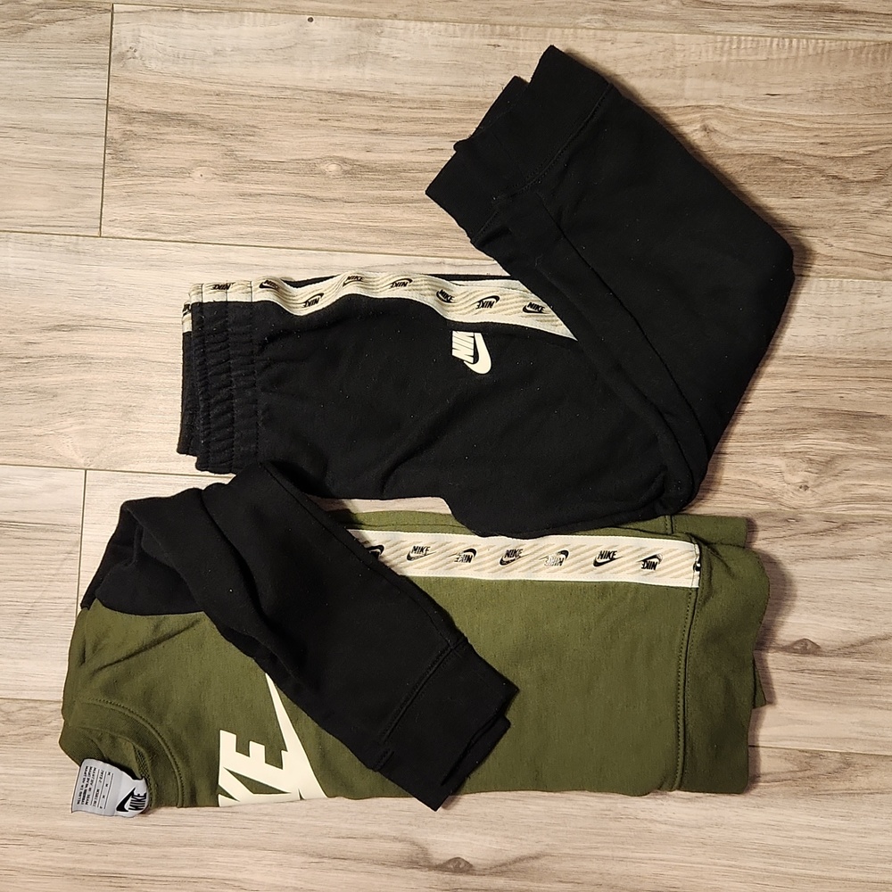 Nike sweatshirt and pants